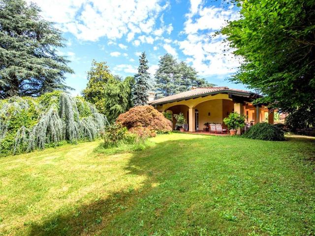 Villa Indipendente in vendita a Cairate, Lombardia