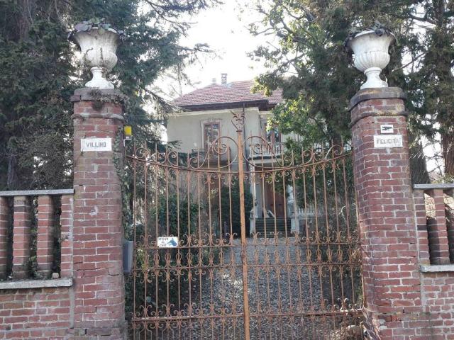 Villa Indipendente in vendita a Cairate, Lombardia
