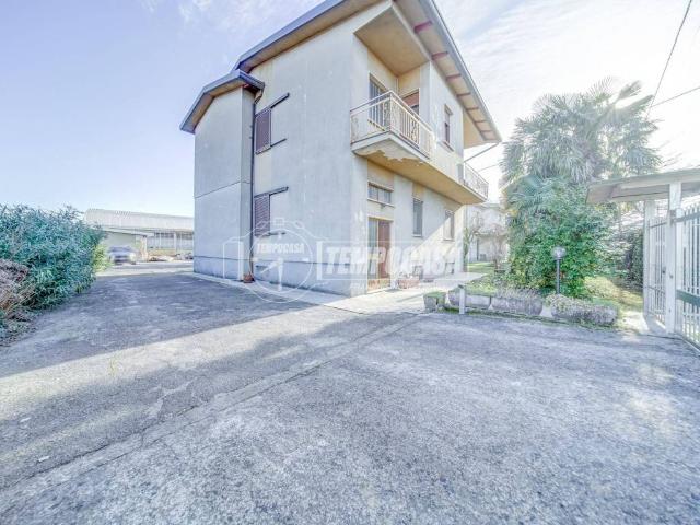 Villa Indipendente in vendita a Cairate, Lombardia