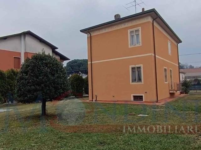 Villa Indipendente in vendita a Cairate, Lombardia