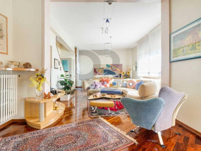 Villa Indipendente in vendita a Cairate, Lombardia