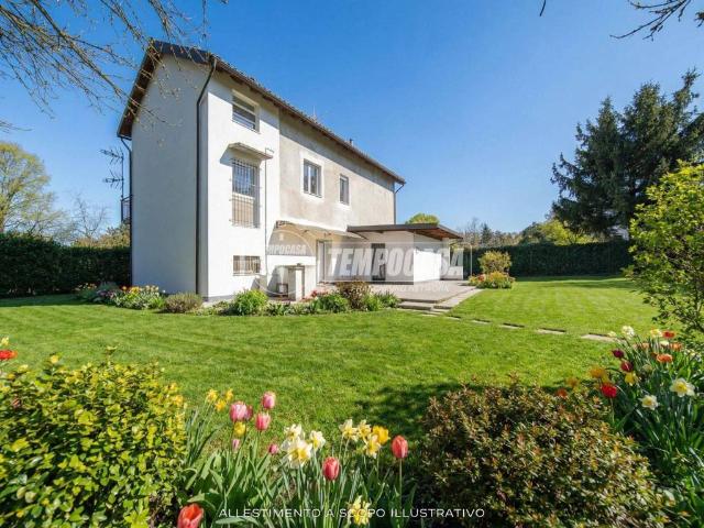 Villa Indipendente in vendita a Peveranza, Cairate