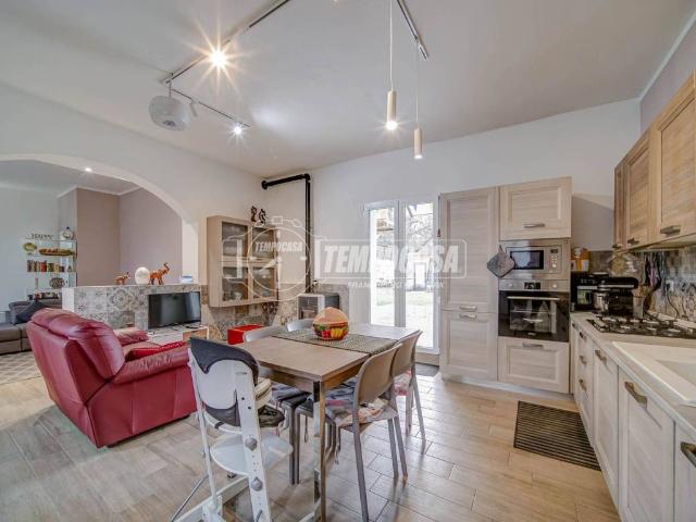 Villa Indipendente in vendita a Peveranza, Cairate