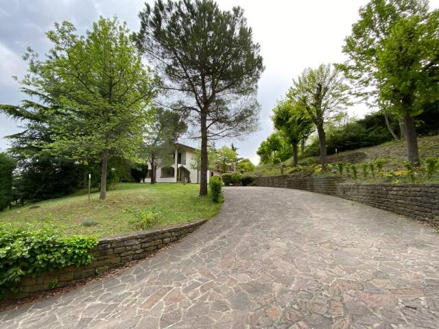 Villa Indipendente in vendita a Cairo Montenotte, Liguria