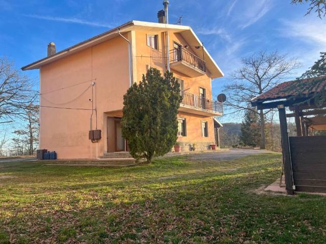 Villa Indipendente in vendita a Cairo Montenotte, Liguria