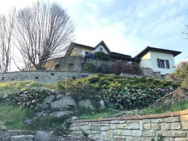 Villa Indipendente in vendita a Cairo Montenotte, Liguria