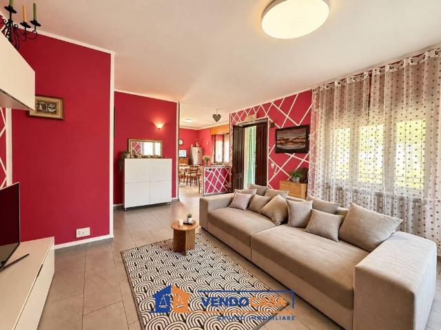Villa Indipendente in vendita a Calamandrana, Asti