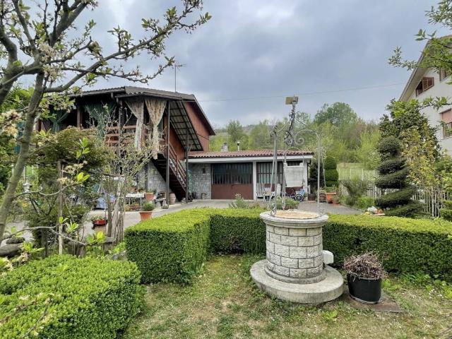 Villa Indipendente in vendita a Calamandrana, Asti