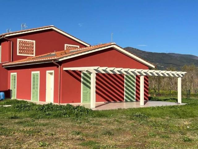 Villa Indipendente in vendita a Case Bianche, Calcinaia