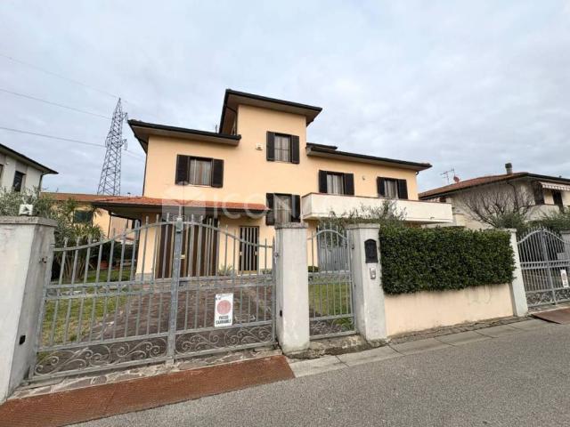 Villa Indipendente in vendita a Calcinaia, Toscana