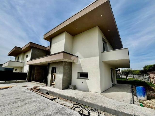 Villa Indipendente in vendita a Calcinate, Lombardia