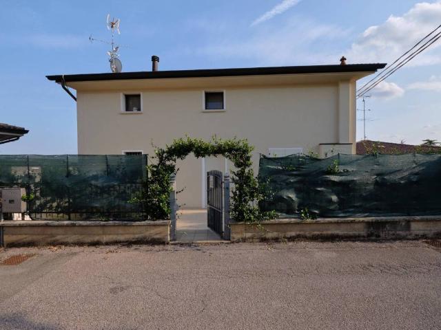 Villa Indipendente in vendita a Calcinato, Lombardia