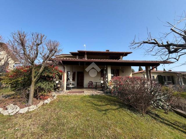 Villa Indipendente in vendita a Calcinato, Lombardia