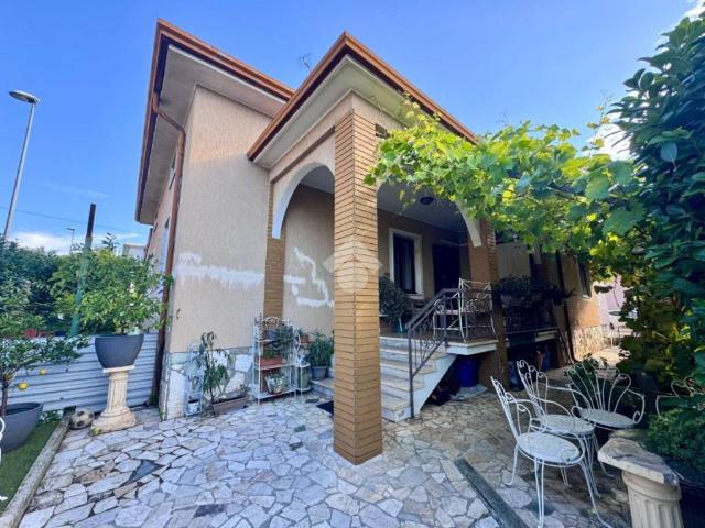 Villa Indipendente in vendita a Calcinato, Lombardia