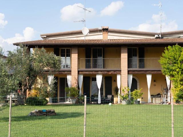 Villa Indipendente in vendita a Calcinato, Lombardia