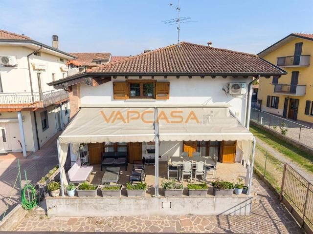 Villa Indipendente in vendita a Calcio, Lombardia