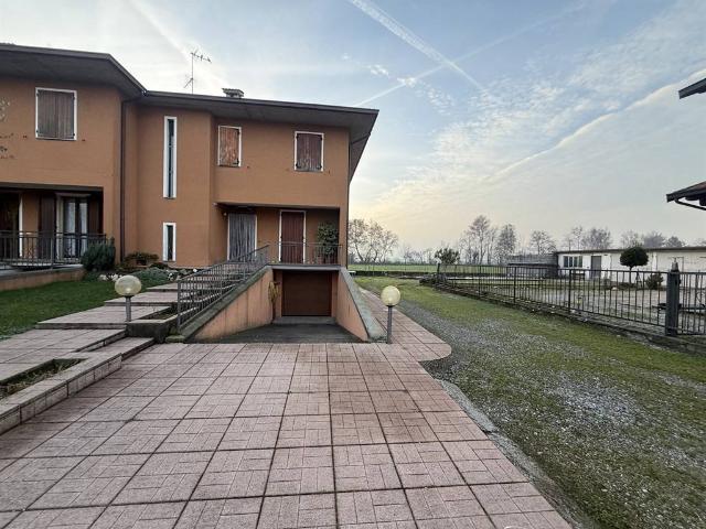 Villa Indipendente in vendita a Calcio, Lombardia