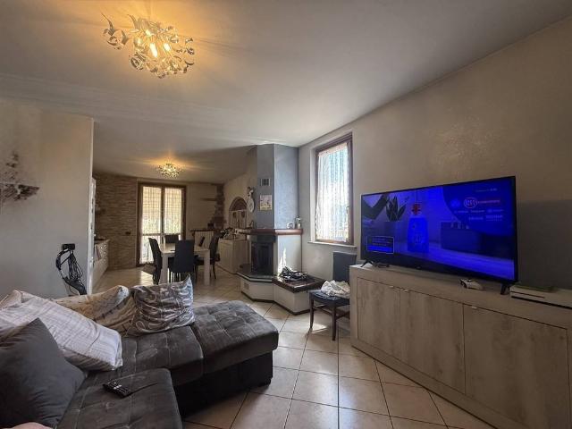 Villa Indipendente in vendita a Calcio, Lombardia
