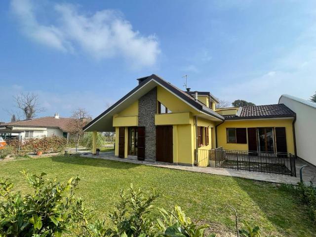 Villa Indipendente in vendita a Vescogna, Calco
