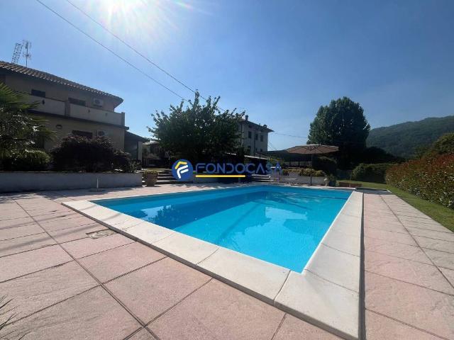 Villa Indipendente in vendita a Calco, Lombardia