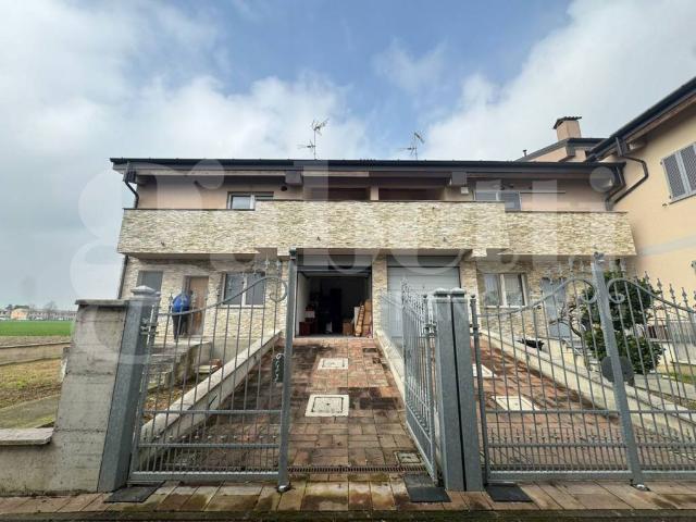 Villa Indipendente in vendita a Calendasco, Reggio Emilia
