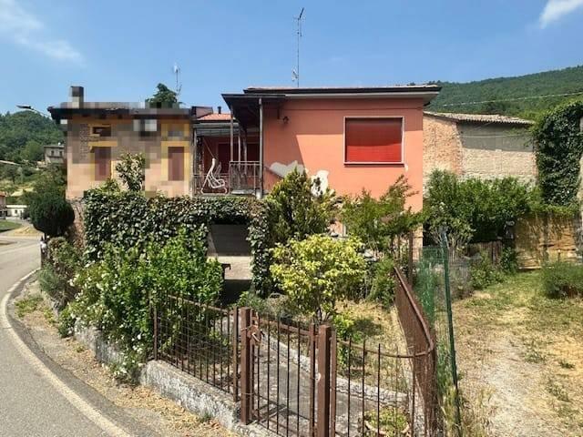 Villa Indipendente in vendita a Calestano, Reggio Emilia