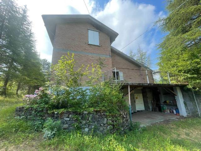 Villa Indipendente in vendita a Calestano, Reggio Emilia