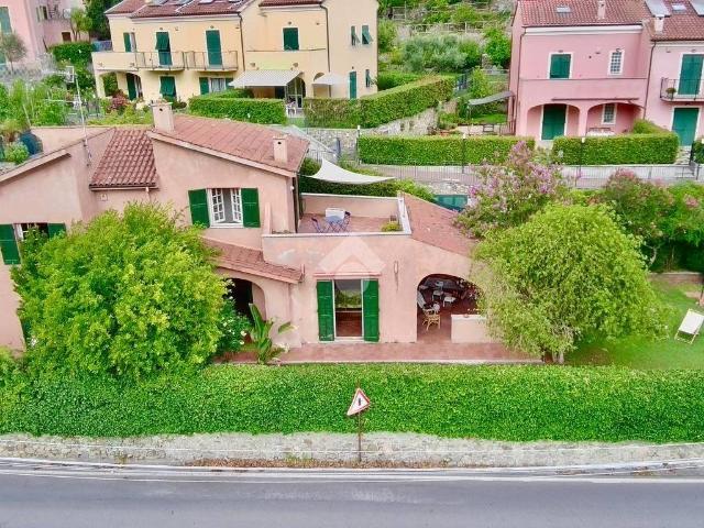 Villa Indipendente in vendita a Calice Ligure, Liguria