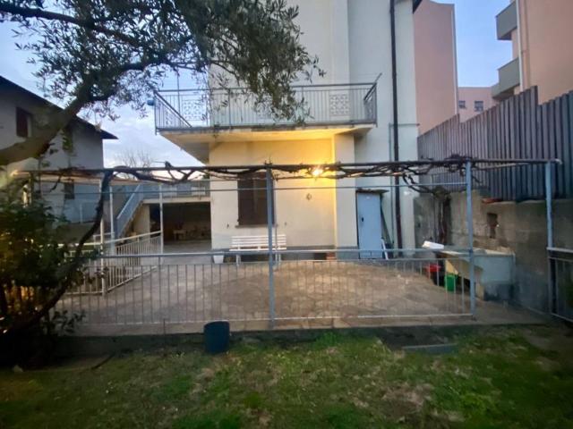 Villa Indipendente in vendita a Sala, Calolziocorte