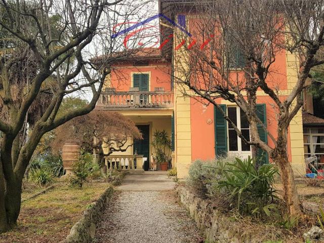 Villa Indipendente in vendita a Oneta, Calolziocorte
