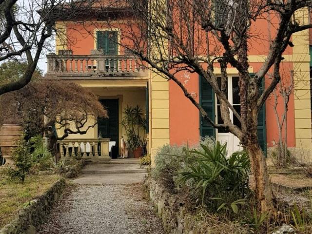 Villa Indipendente in vendita a Oneta, Calolziocorte