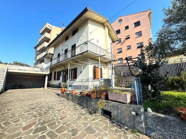 Villa Indipendente in vendita a Foppenico, Calolziocorte
