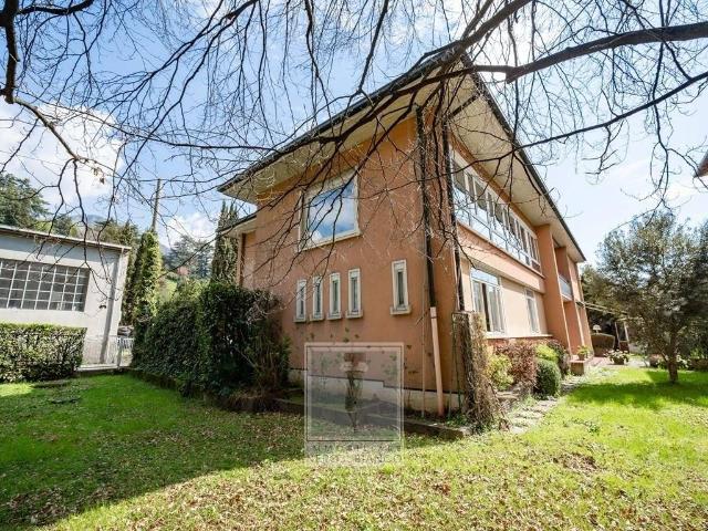 Villa Indipendente in vendita a Calolziocorte, Lombardia