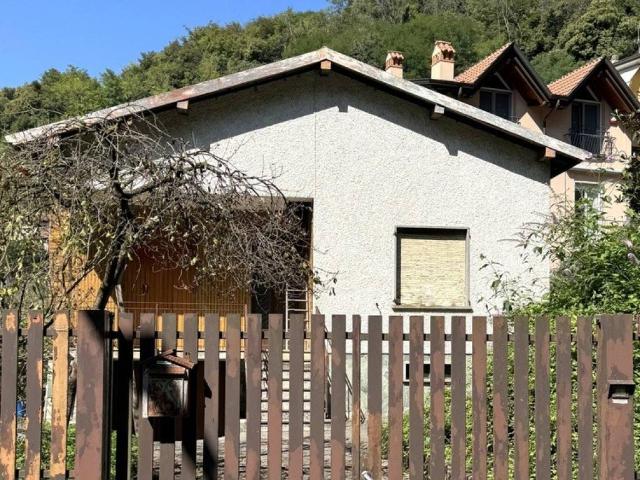 Villa Indipendente in vendita a Foppenico, Calolziocorte