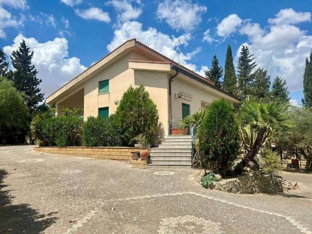 Villa Indipendente in vendita a Caltanissetta, Sicilia