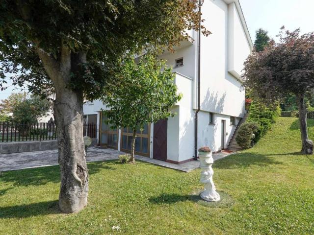 Villa Indipendente in vendita a Calusco D'adda, Lombardia