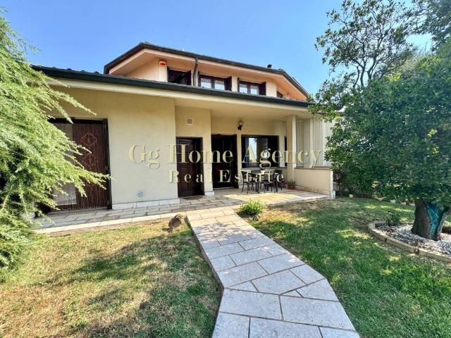 Villa Indipendente in vendita a Calusco D'adda, Lombardia