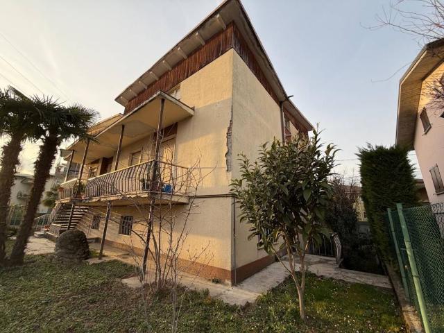 Villa Indipendente in vendita a Calusco D'adda, Lombardia