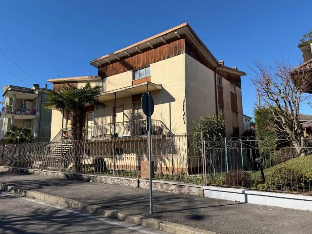 Villa Indipendente in vendita a Calusco D'adda, Lombardia