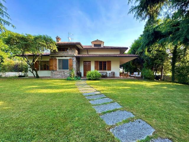 Villa Indipendente in vendita a Calvagese Della Riviera, Lombardia