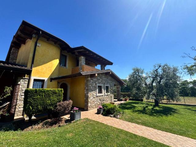 Villa Indipendente in vendita a Calvagese Della Riviera, Lombardia