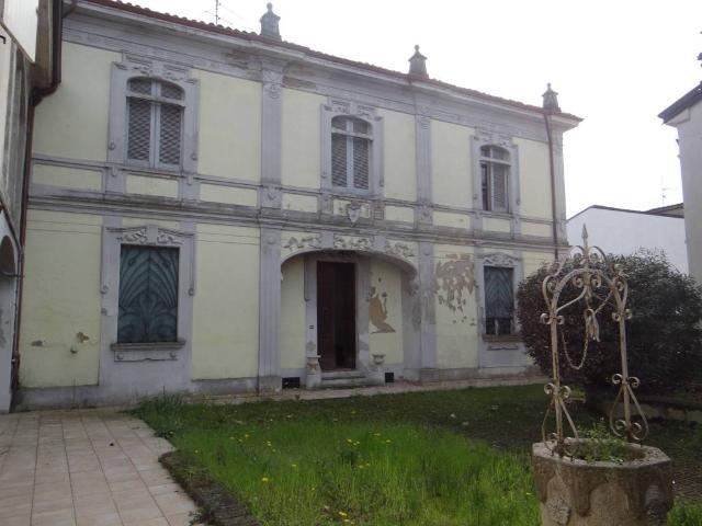 Villa Indipendente in vendita a Calvatone, Cremona