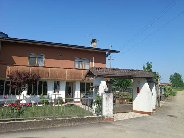 Villa Indipendente in vendita a Calvenzano, Bergamo