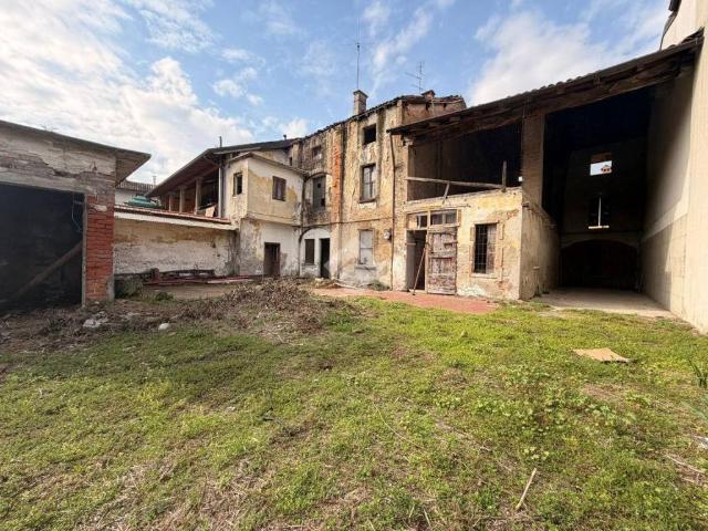 Villa Indipendente in vendita a Calvenzano, Lombardia