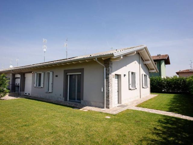 Villa Indipendente in vendita a Calvenzano, Lombardia
