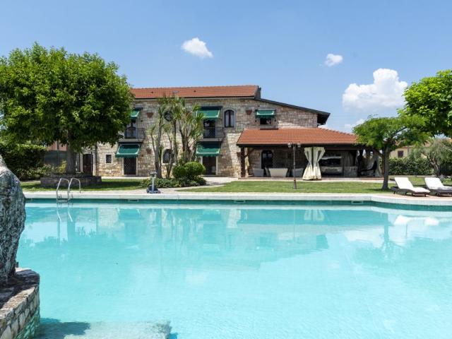 Villa Indipendente in vendita a Calvi, Campania