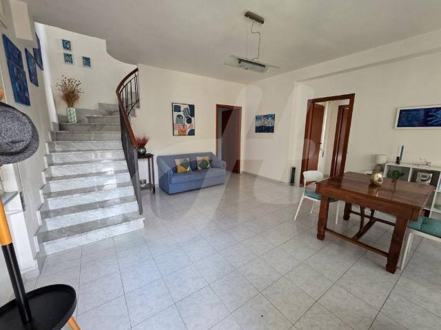 Villa Indipendente in vendita a Calvi, Campania