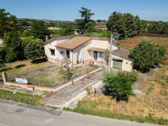 Villa Indipendente in vendita a Calvi, Campania