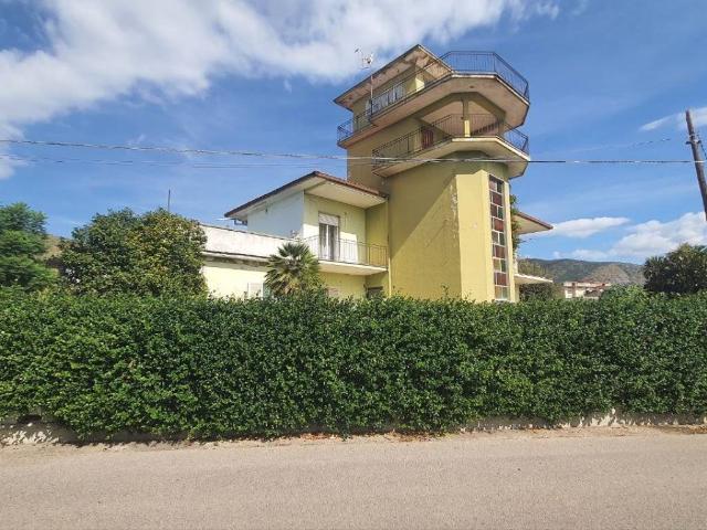 Villa Indipendente in vendita a Calvi Risorta, Caserta