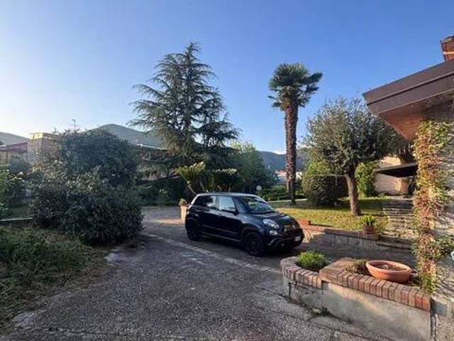 Villa Indipendente in vendita a Calvi Risorta, Campania